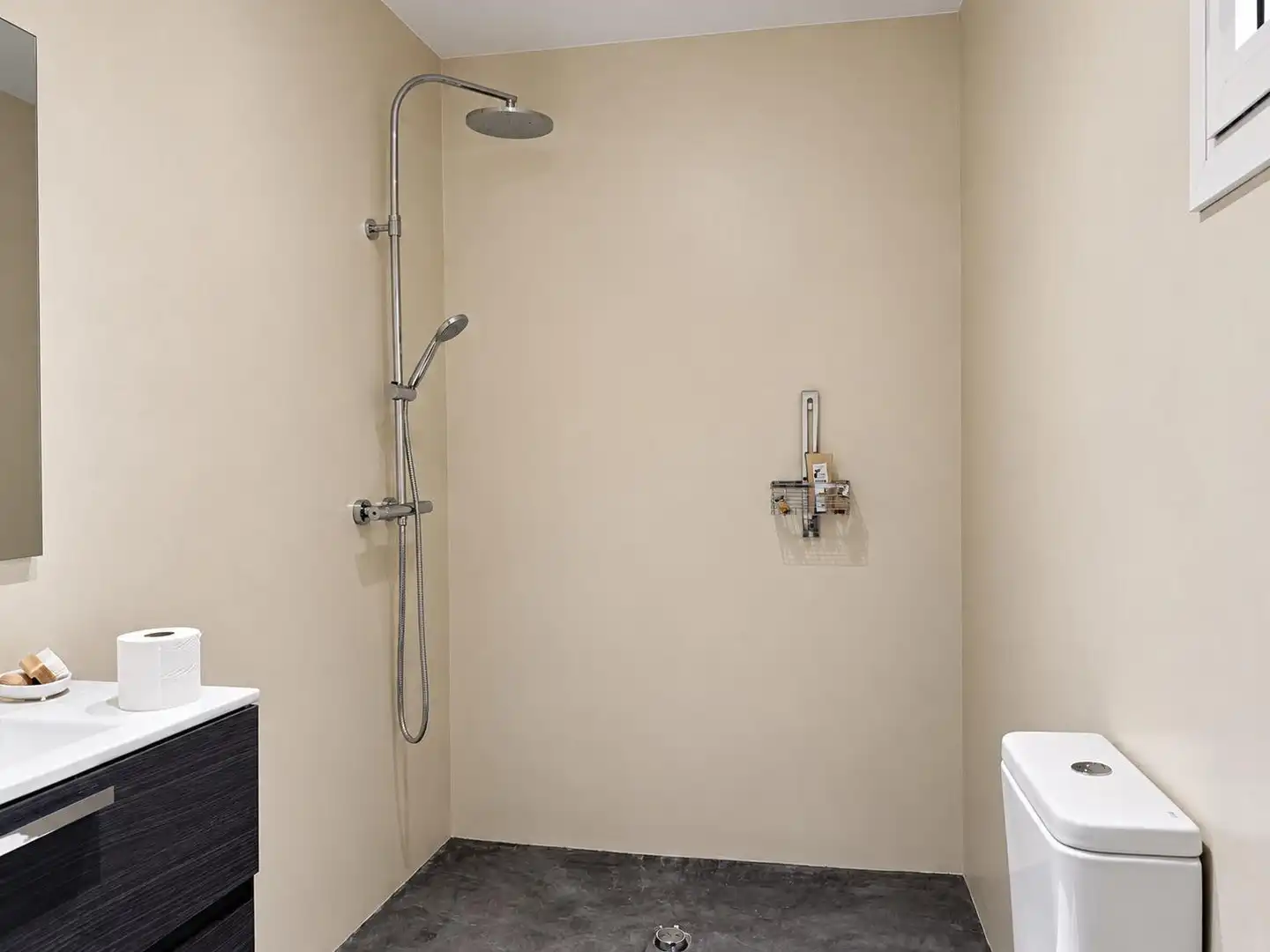 Badezimmer von Wohnungen zum Verkauf in Figueres mit Privatgarten und Abstellraum