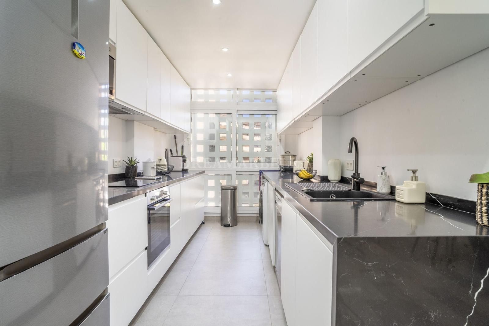 Cocina de Apartamento en venta en Marbella con Aire acondicionado, Terraza y Piscina