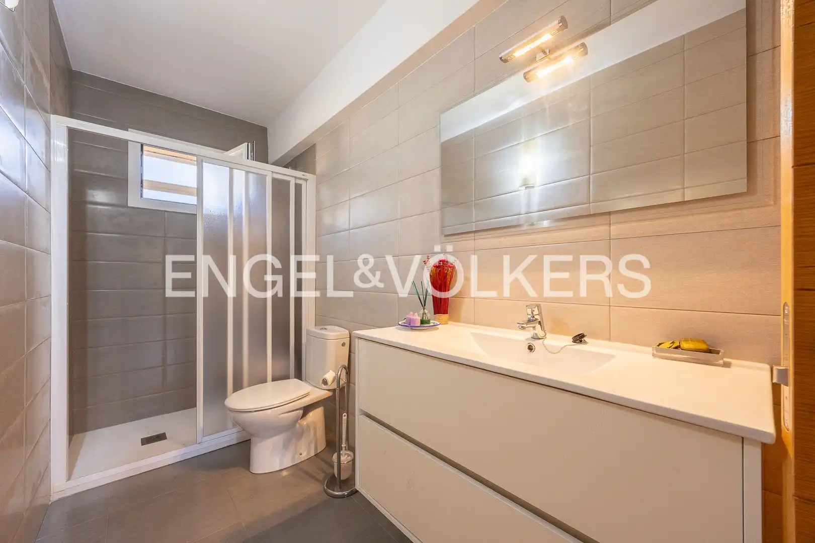 Bathroom of Flat for sale in Durango, Bizkaia