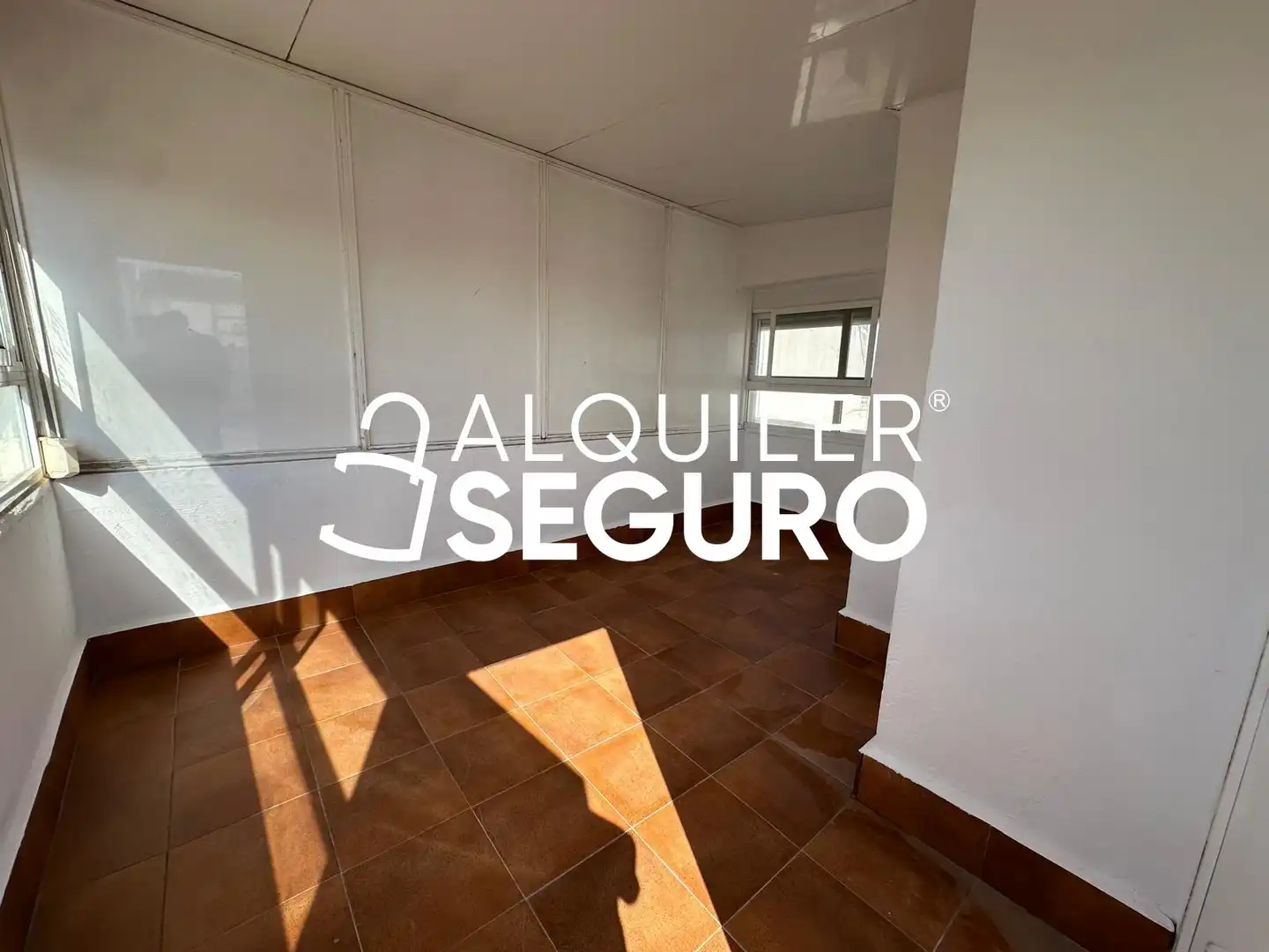 Flat for rent in Valencia  with Air Conditioner