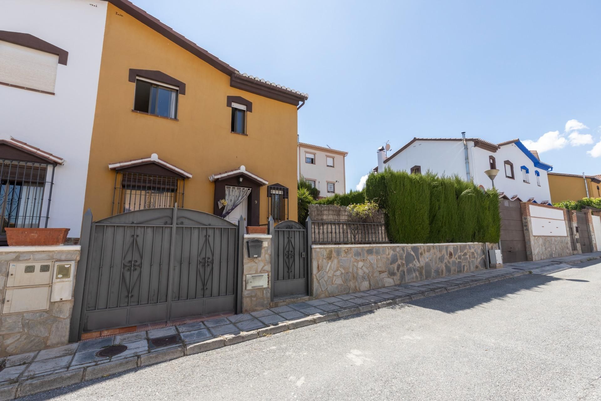 Single-family semi-detached for sale in Calle MIRTO, 9, Gójar