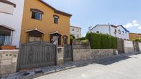 Exterior view of Single-family semi-detached for sale in Gójar  with Air Conditioner, Heating and Private garden