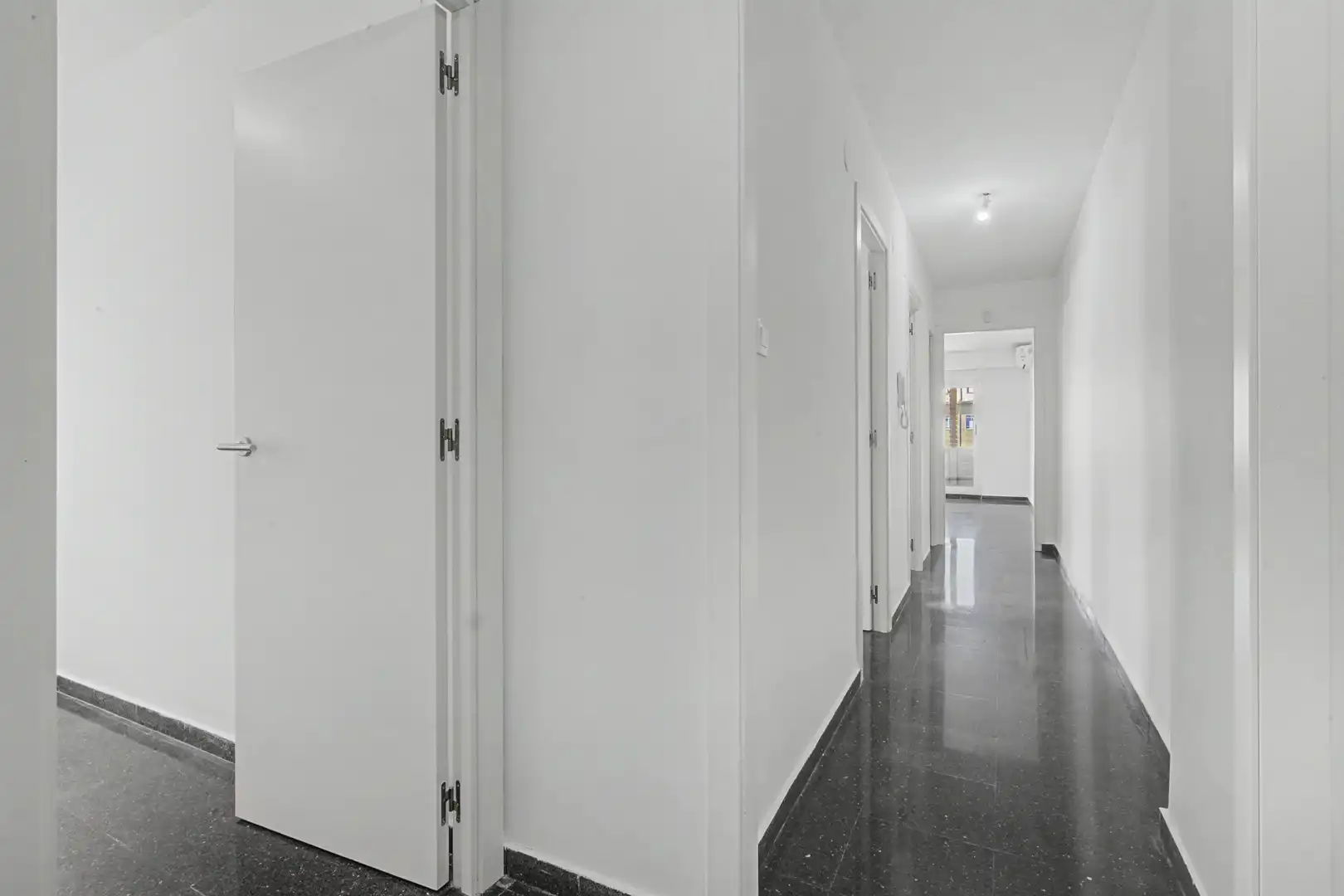 Flat for sale in Valencia  with Air Conditioner and Terrace