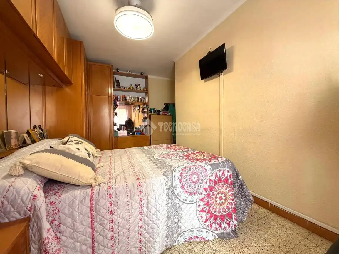 Flat with terrace for sale in Salut - Lloreda, imagen 10