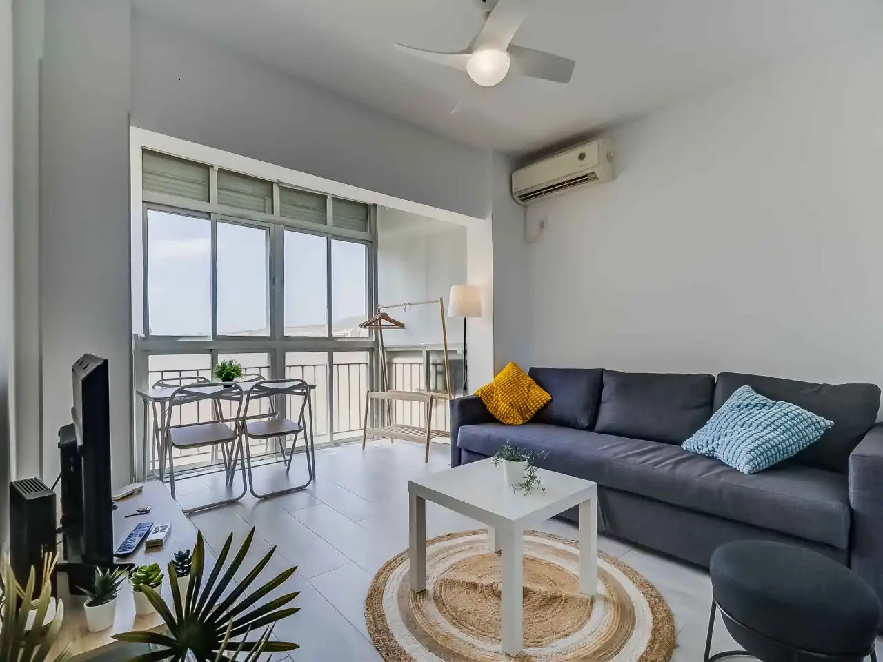 Sala de estar de Piso de alquiler en Torremolinos con Aire acondicionado y Balcón