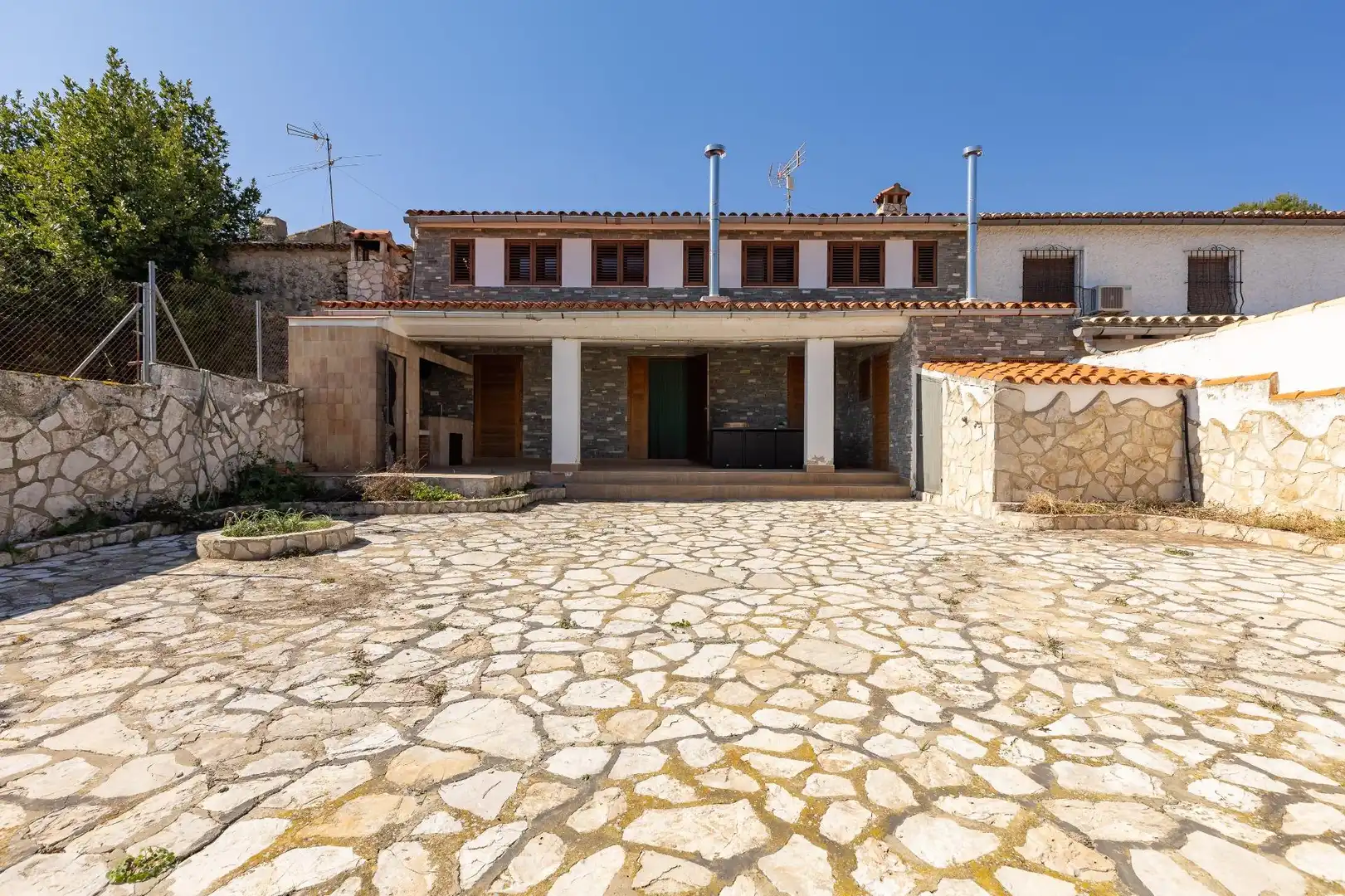 Vista exterior de Casa adosada en venta en Enguera con Calefacción, Terraza y Trastero