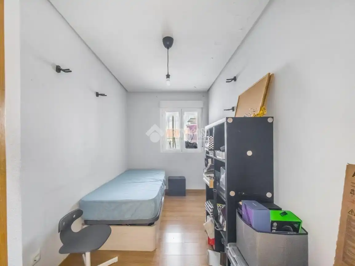 Habitación de Piso en venta en Madrid con Calefacción, Terraza y Balcón