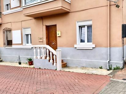 Vista exterior de Planta baixa en venda en Torrelavega  amb Calefacció