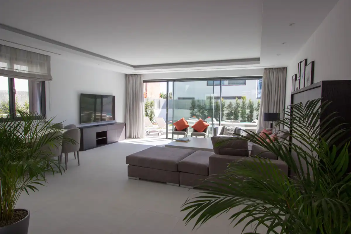 Sala de estar de Casa o chalet en venta en Marbella con Aire acondicionado, Jardín privado y Terraza