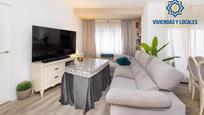 Living room of Flat for sale in  Granada Capital  with Air Conditioner, Heating and Balcony