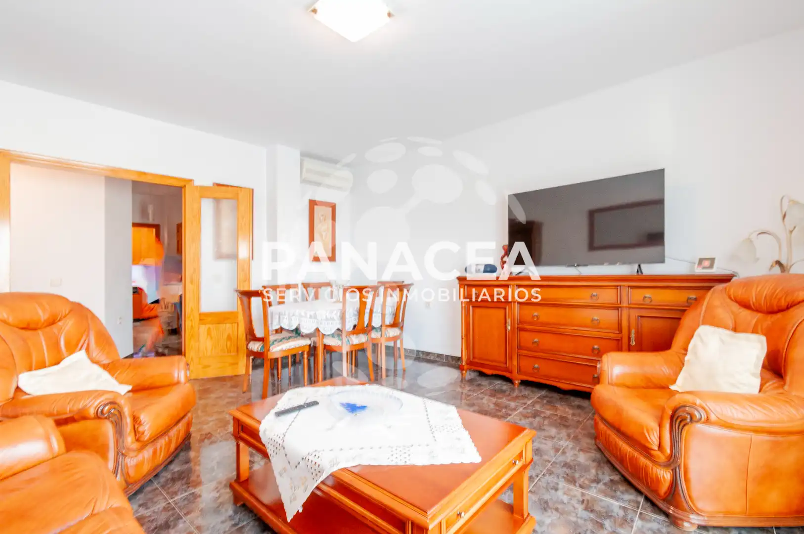Sala d'estar de Casa adosada en venda en Vícar amb Aire condicionat, Terrassa i Moblat