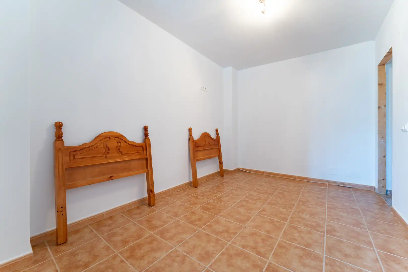 Einfamilien-Reihenhaus zum Verkauf in Sayalonga mit Terrasse und Balkon