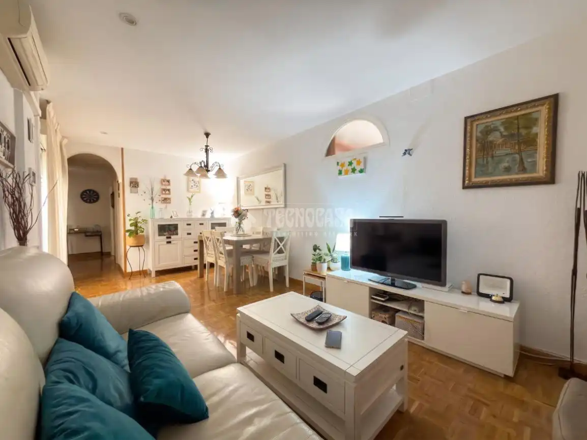 Sala d'estar de Pis en venda en Madrid amb Calefacció i Terrassa