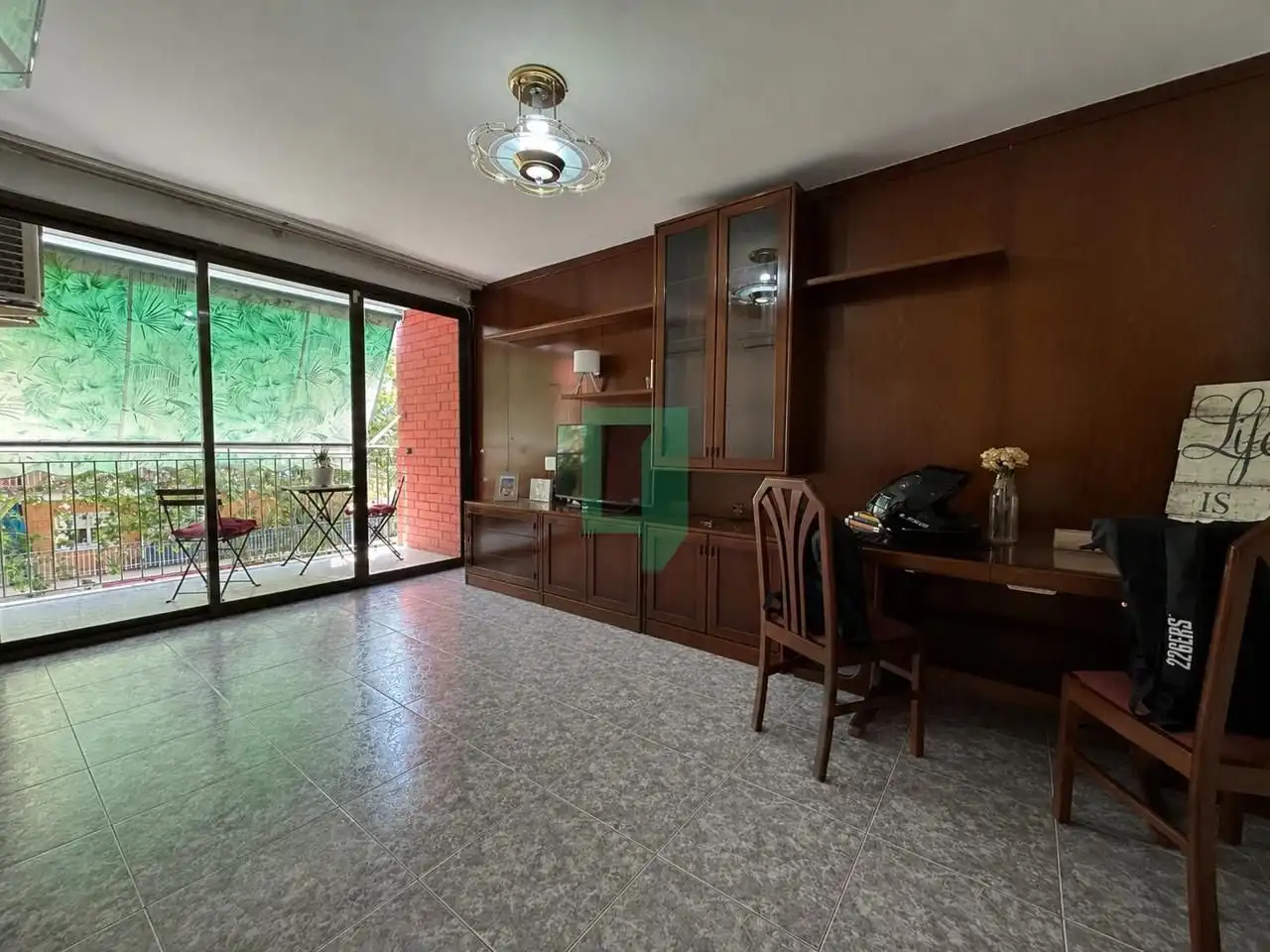 Sala d'estar de Pis en venda en Santa Coloma de Gramenet amb Aire condicionat