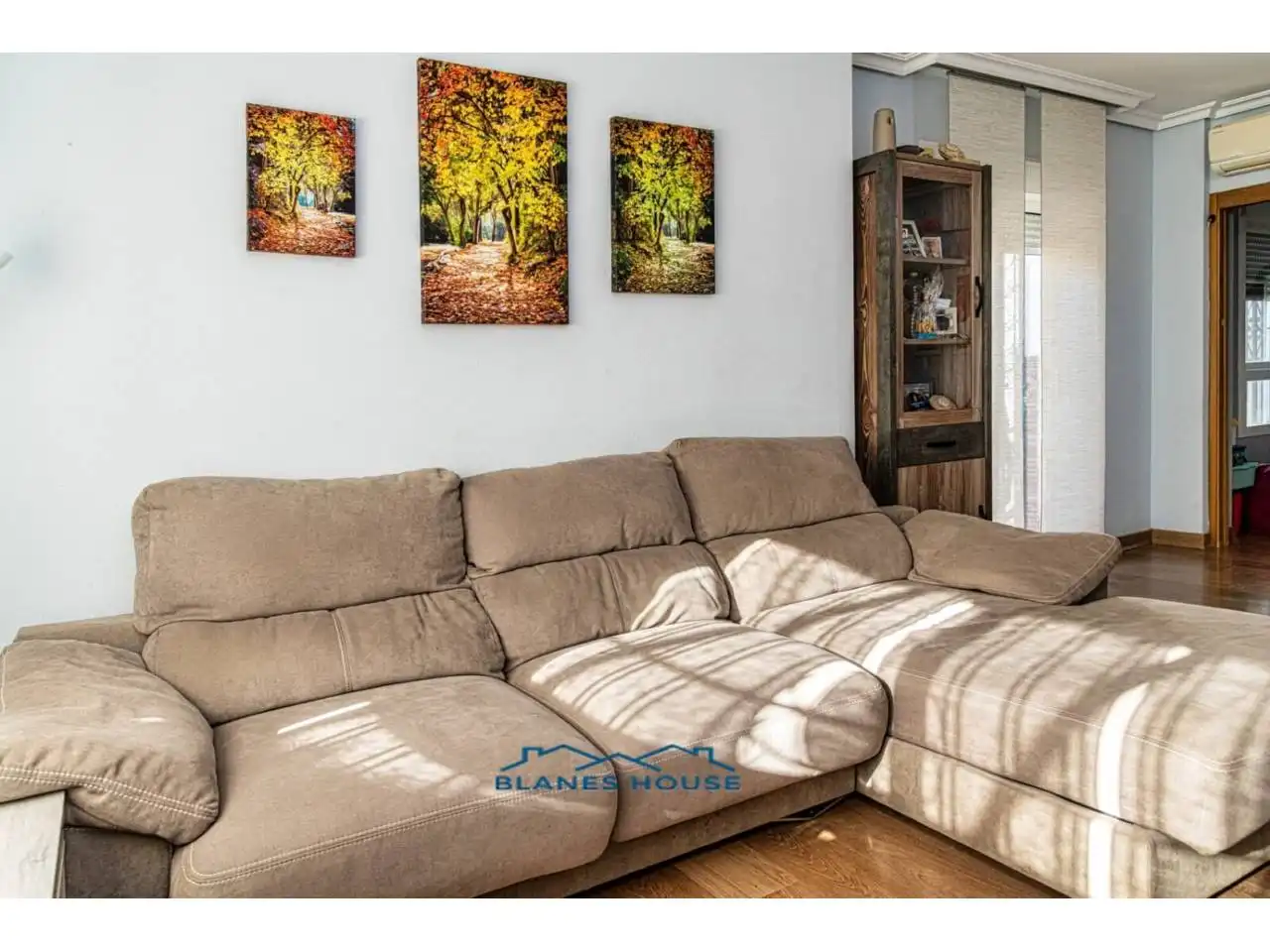 Sala d'estar de Casa adosada en venda en Huércal de Almería amb Aire condicionat, Jardí privat i Moblat