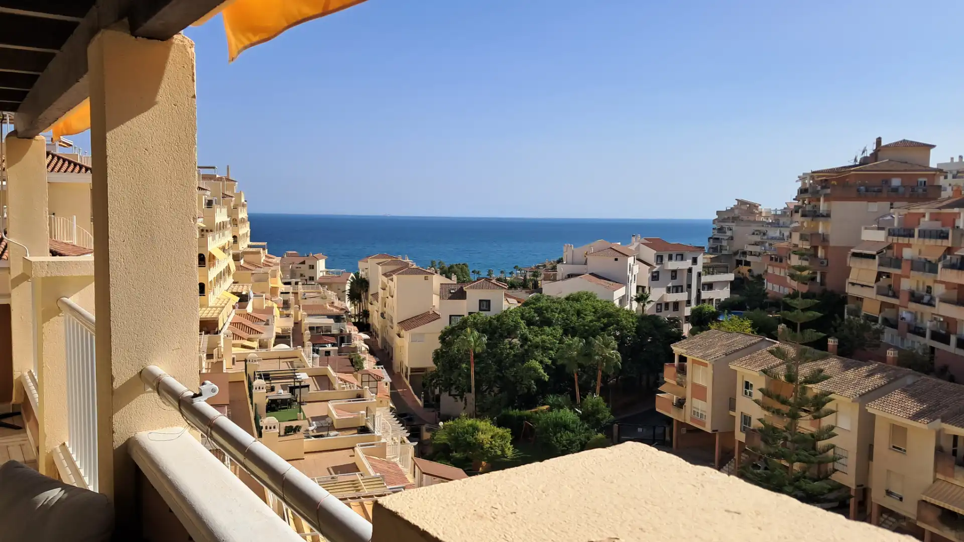 Vista exterior de Dúplex en venda en Benalmádena amb Aire condicionat, Parquet i Terrassa