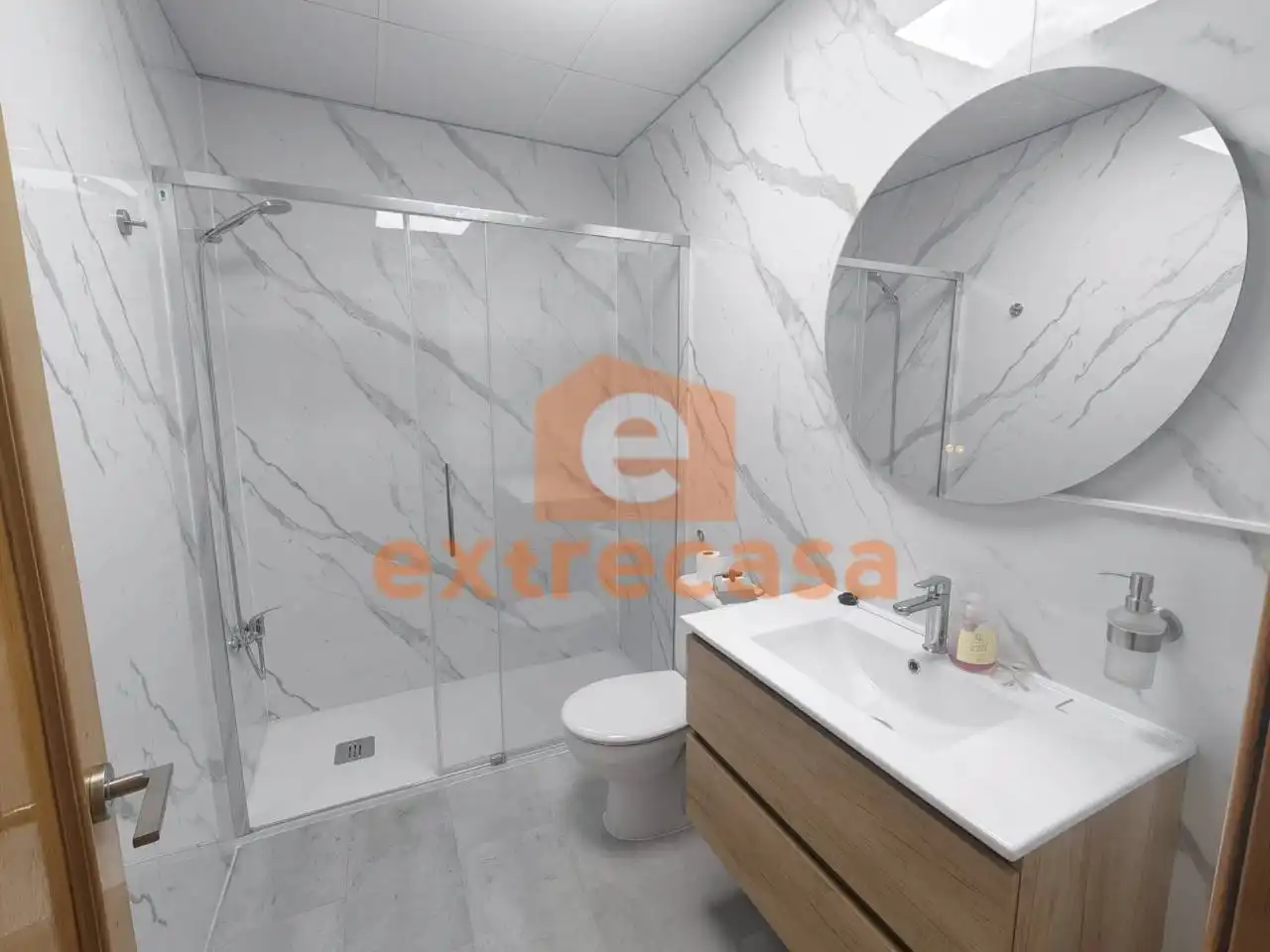 Bany de Apartament de lloguer en Badajoz amb Aire condicionat, Calefacció i Moblat
