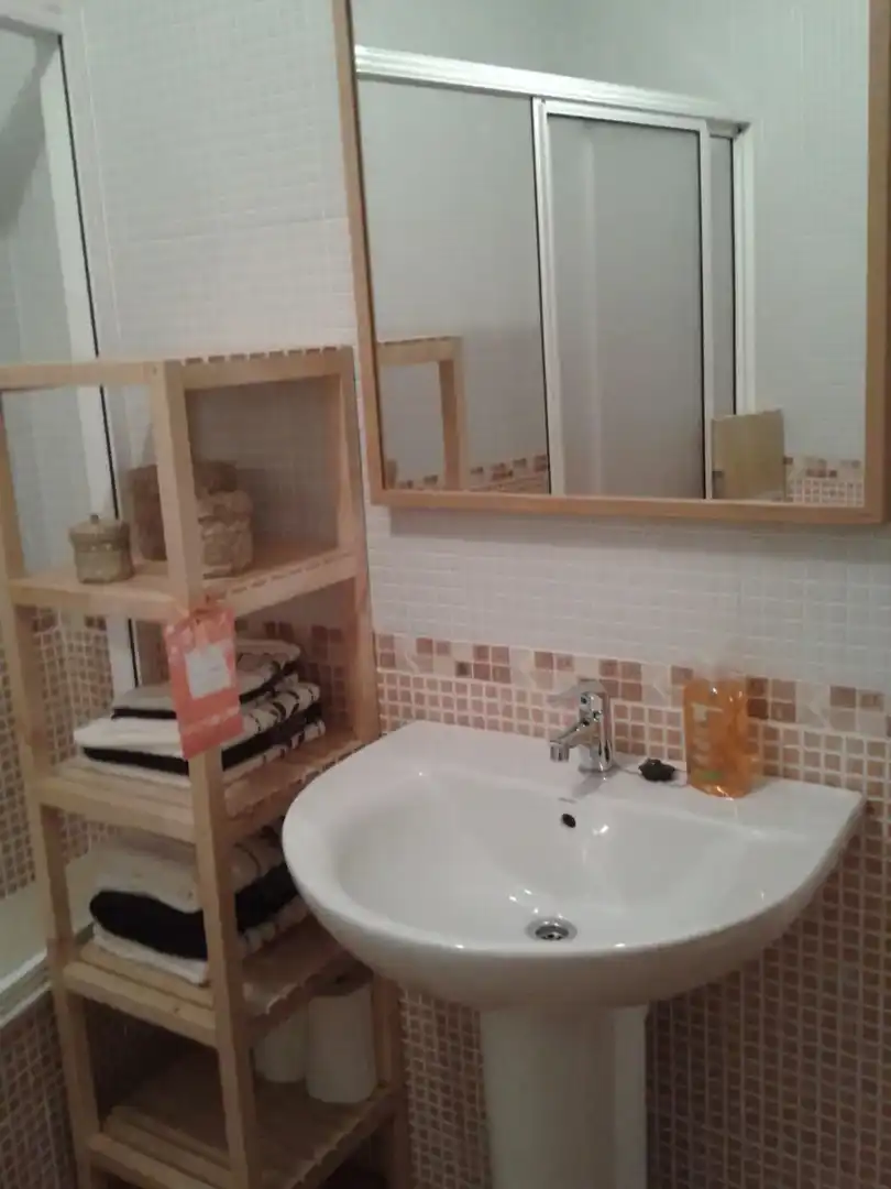 Badezimmer von Wohnungen zum Verkauf in Malpica de Bergantiños mit Heizung, Möbliert und Ofen