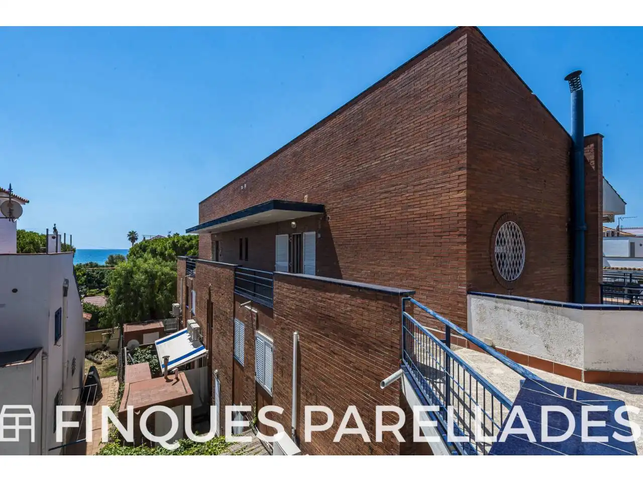 Vista exterior de Àtic en venda en Sitges amb Aire condicionat, Calefacció i Parquet