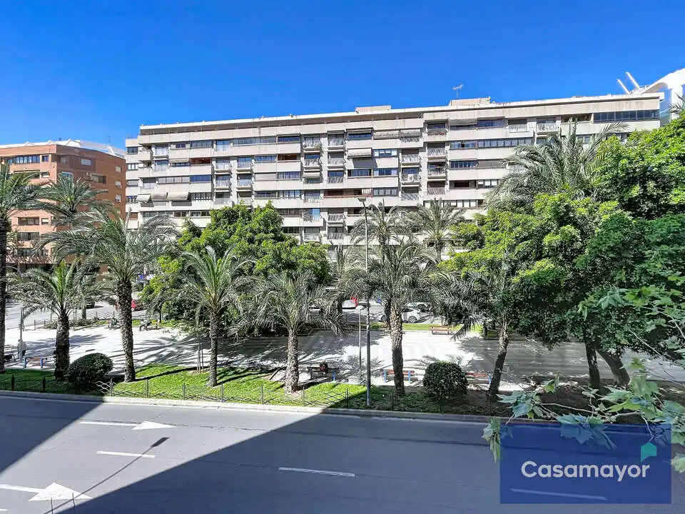 Vista exterior de Pis en venda en Alicante / Alacant amb Traster i Balcó