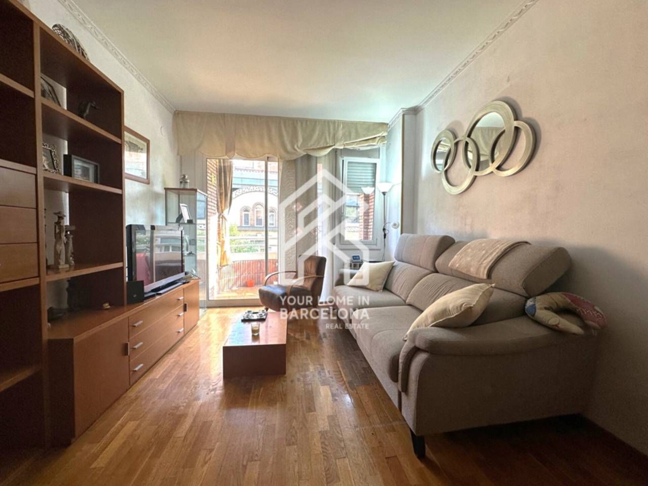 Living room of Flat for sale in  Barcelona Capital  with Heating and Balcony