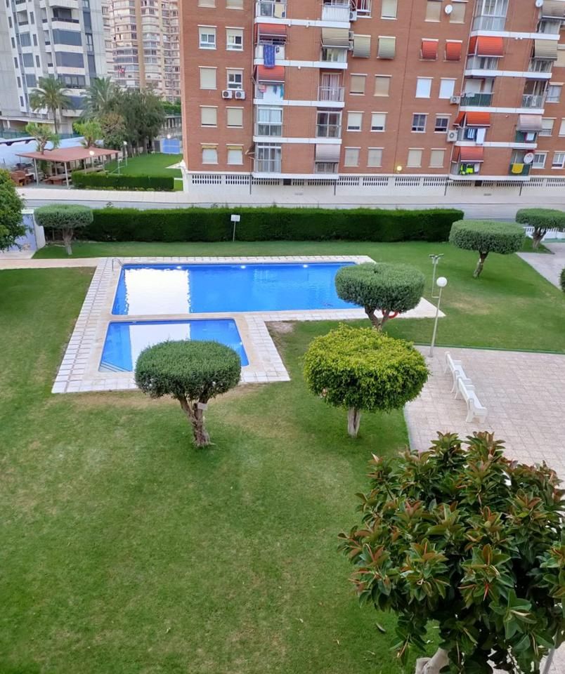 Piscina de Pis en venda en Benidorm amb Jardí privat, Piscina i Moblat