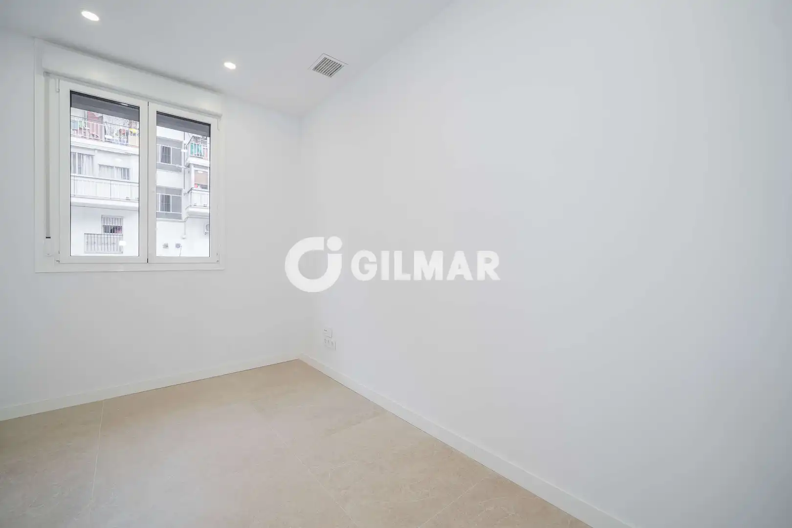 Habitación de Piso en venta en Madrid con Calefacción