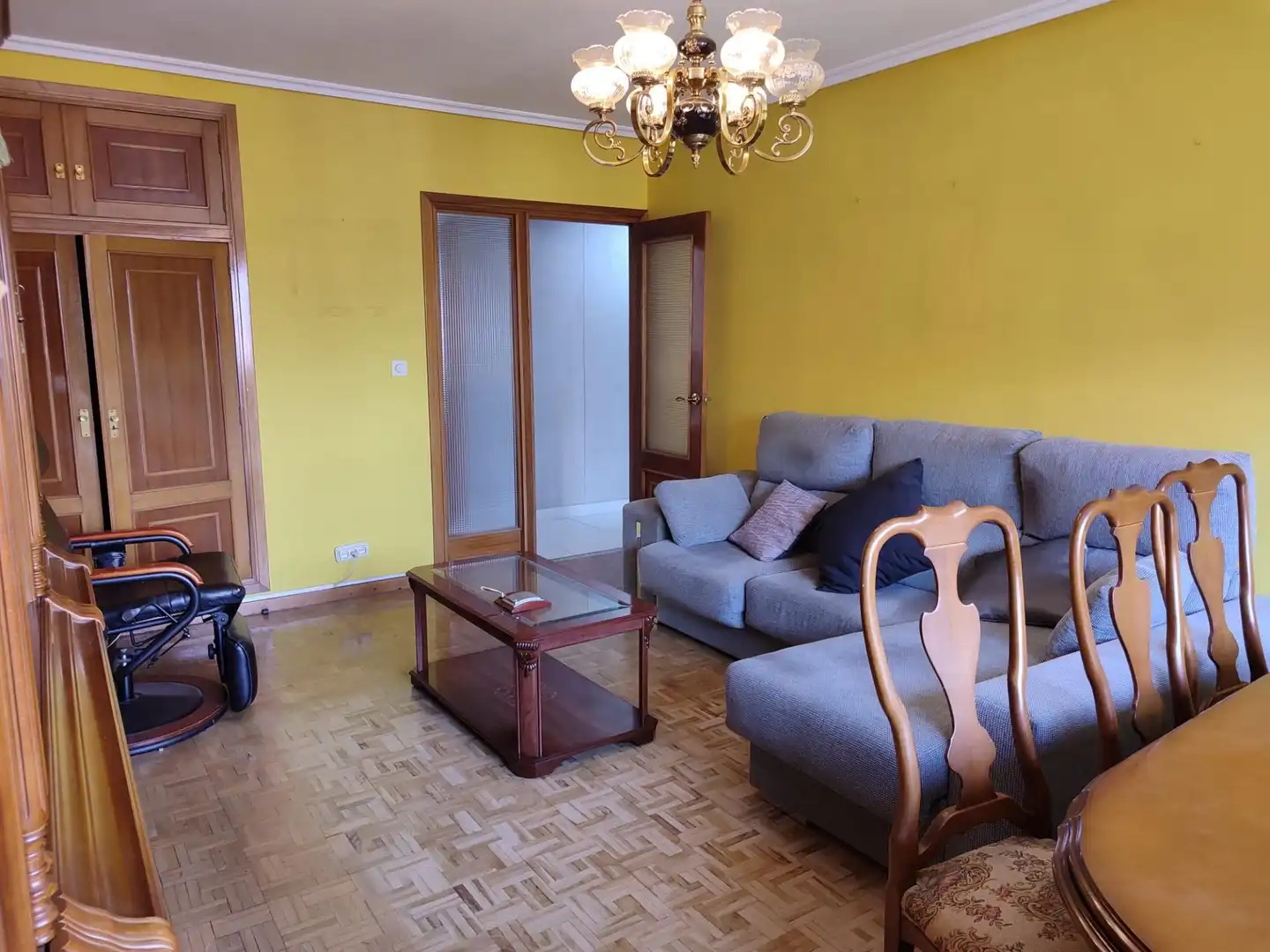 Sala d'estar de Pis en venda en Oviedo  amb Calefacció