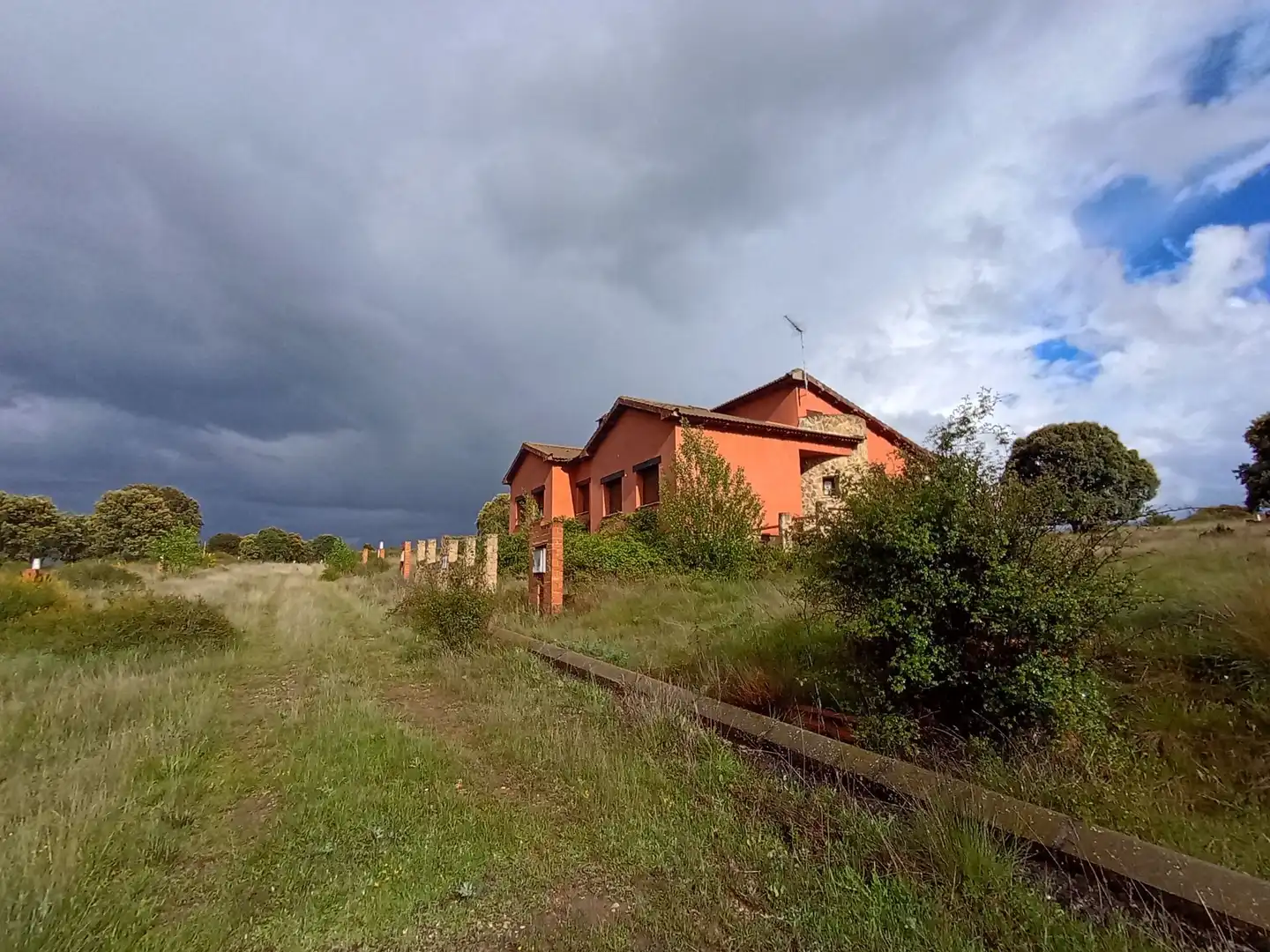 Vista exterior de Casa o chalet en venta en Castillejo de Mesleón