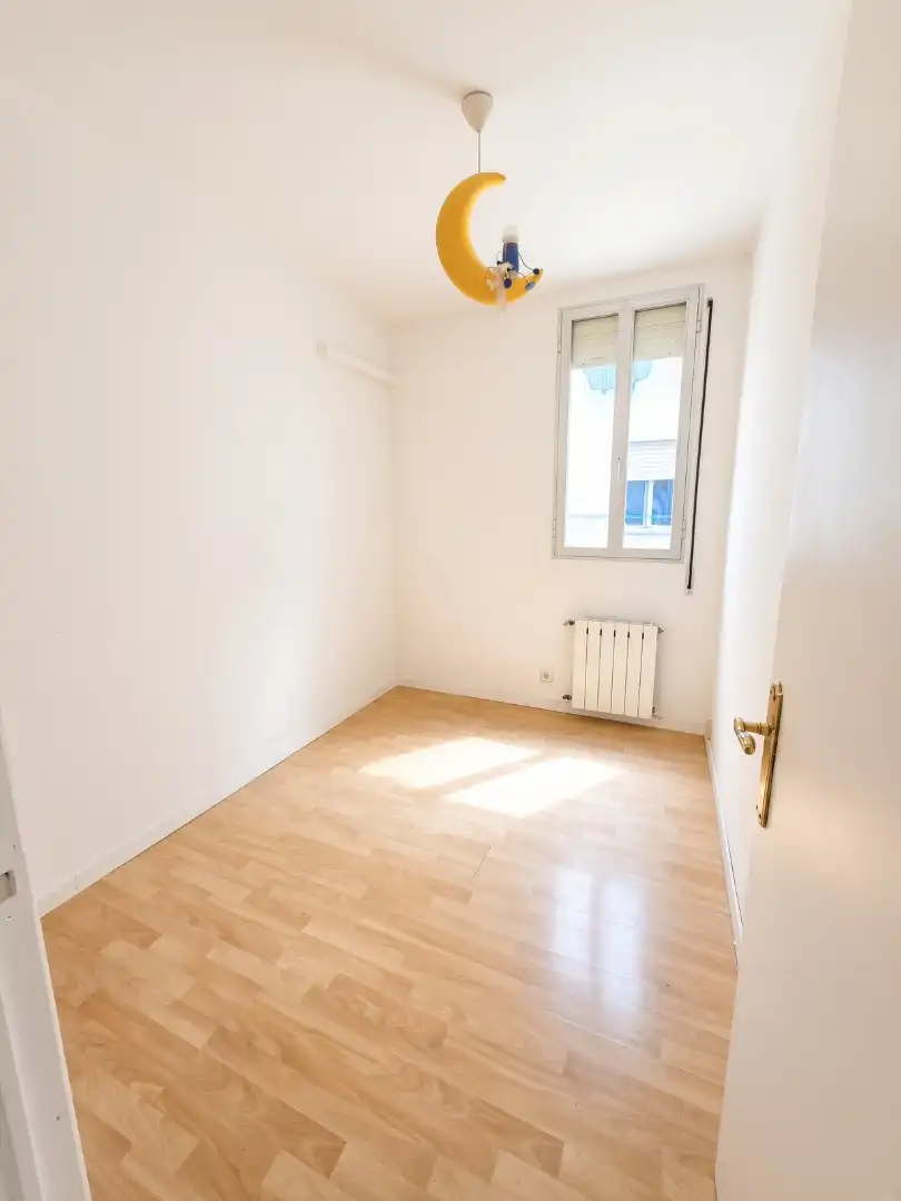 Bedroom of Flat for sale in Madrid  with Air Conditioner, Heating and Washing machine