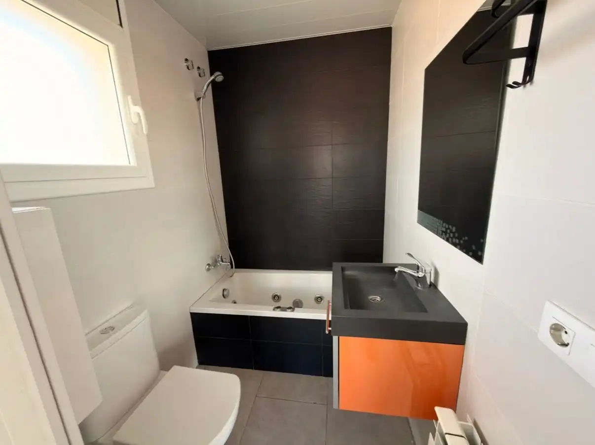 Casa aparellada amb terrassa en venda a Carrer de Sant Miquel 32, imagen 30