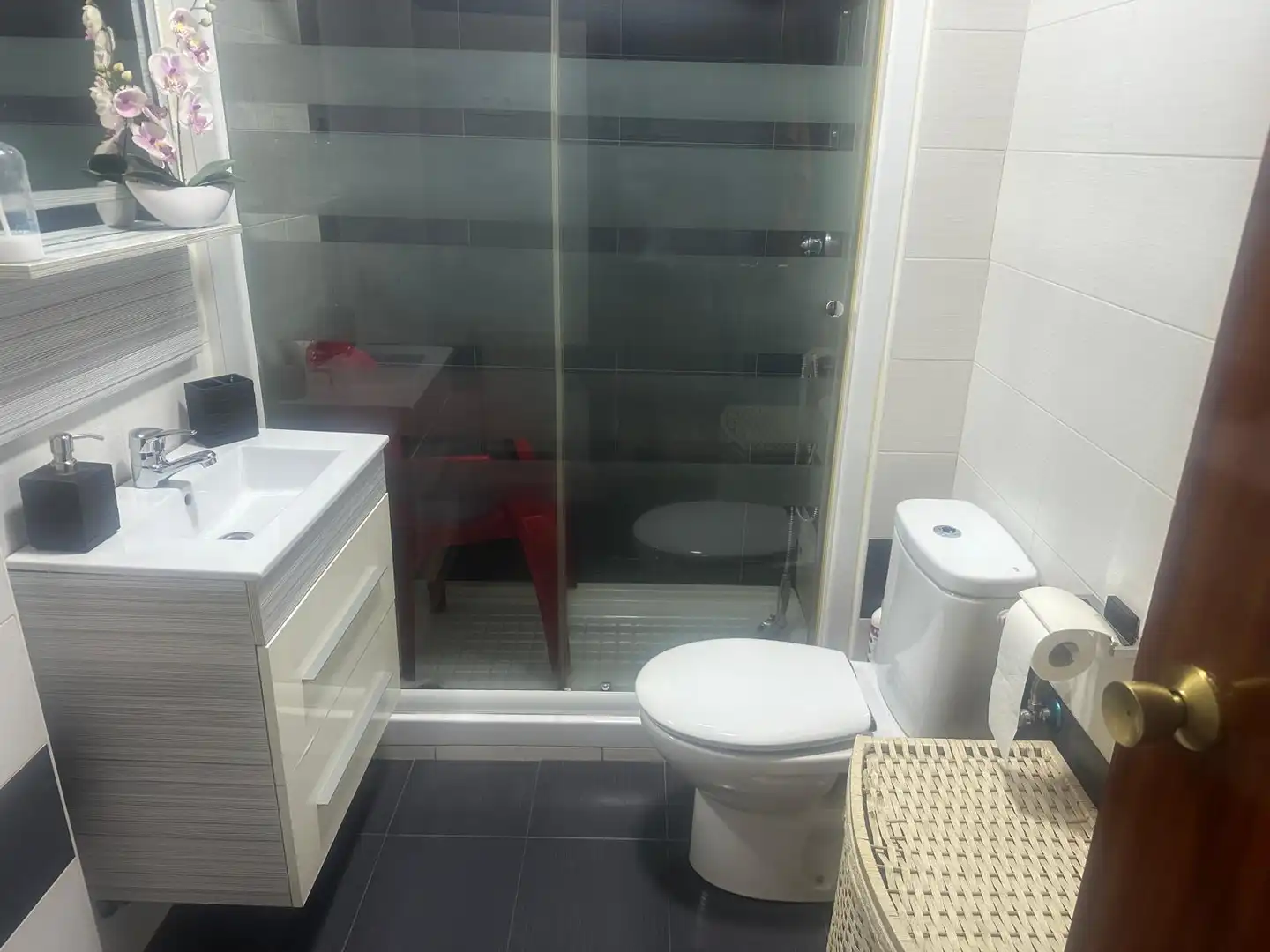 Bathroom of Flat for sale in Madrid  with Heating, Terrace and Furnished