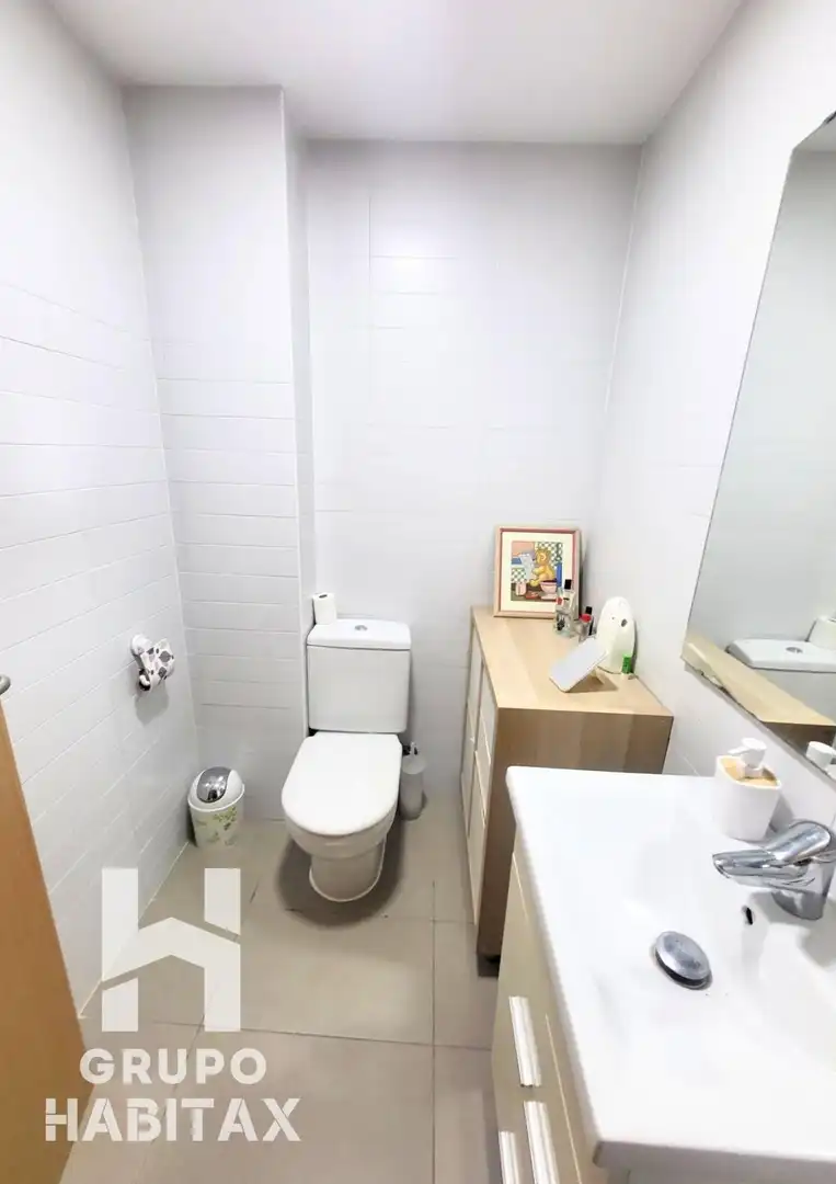 Bathroom of Duplexes for sale in Santa Coloma de Gramenet