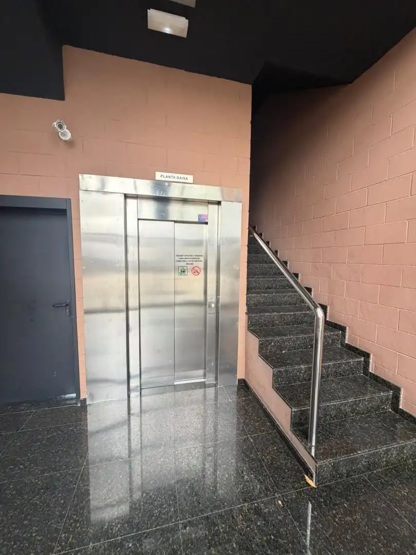 Office for rent in Domeny
