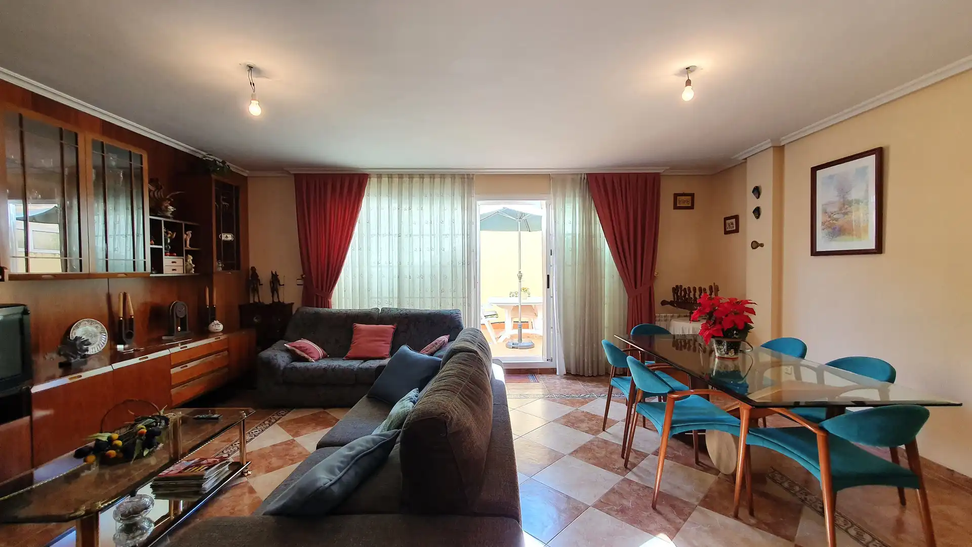 Sala d'estar de Casa adosada en venda en Dueñas amb Calefacció, Parquet i Terrassa