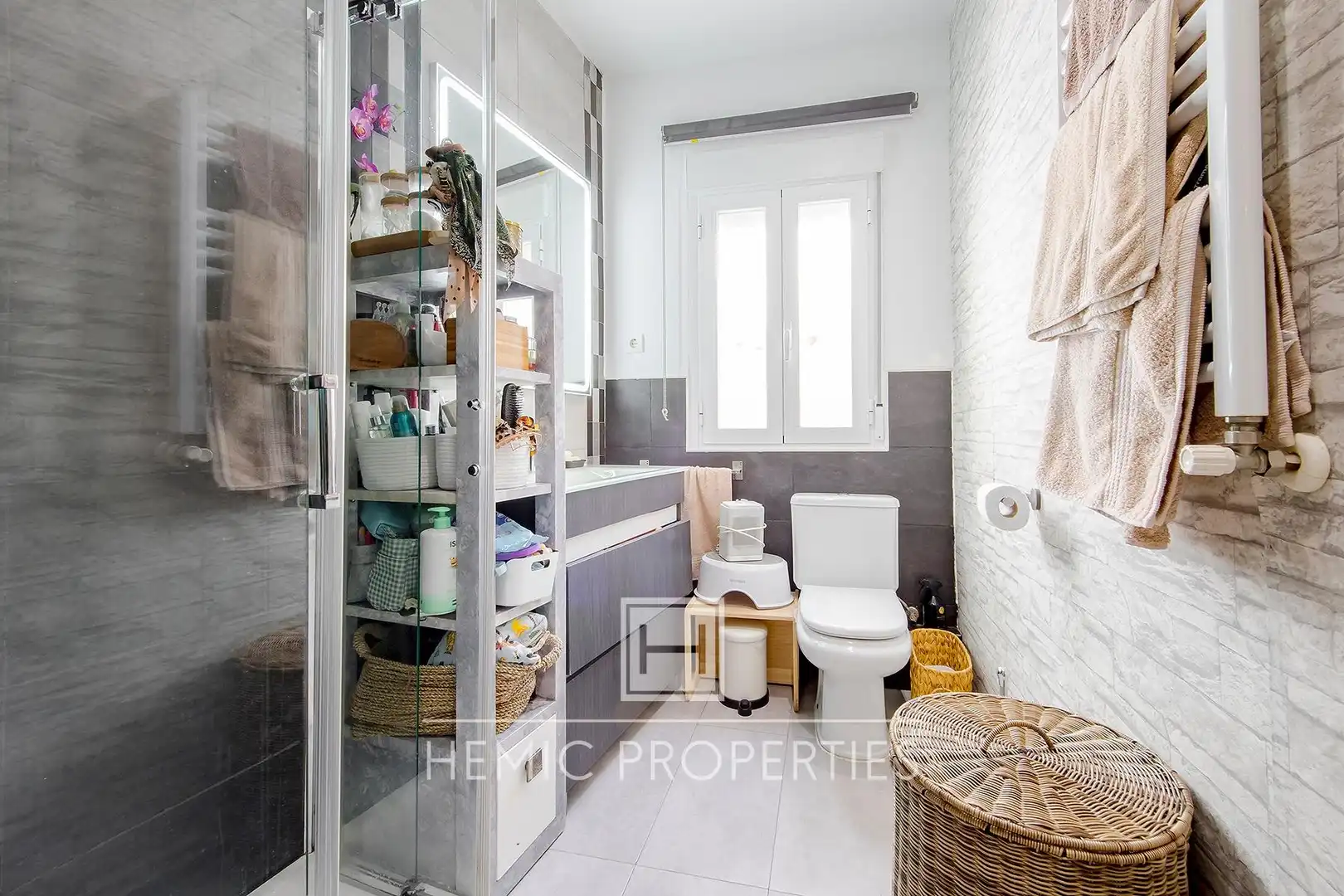 Baño de Apartamento en venta en Madrid con Aire acondicionado, Calefacción y Parquet