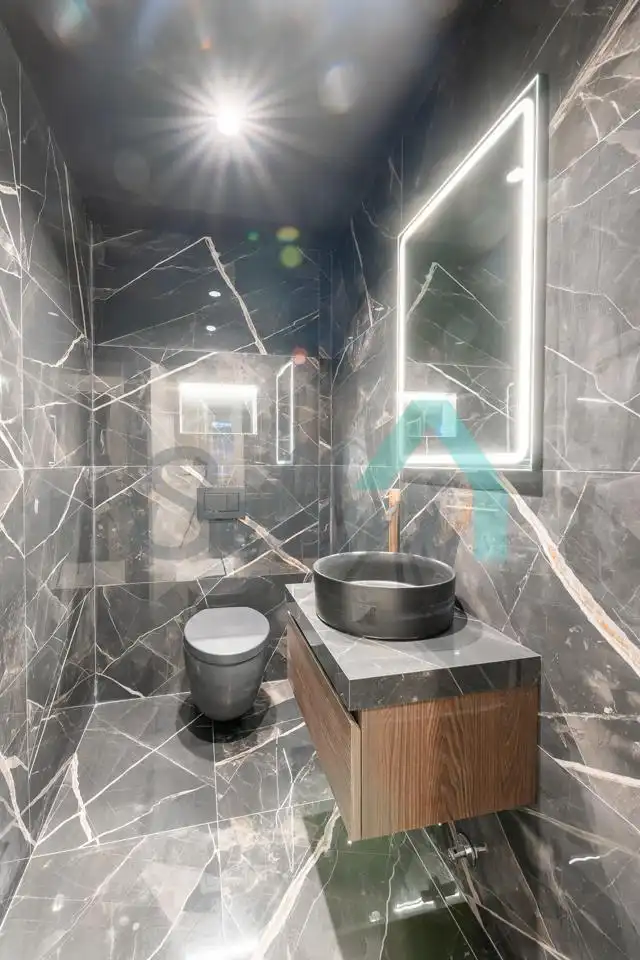 Baño de Piso en venta en Oviedo  con Calefacción, Trastero y Balcón
