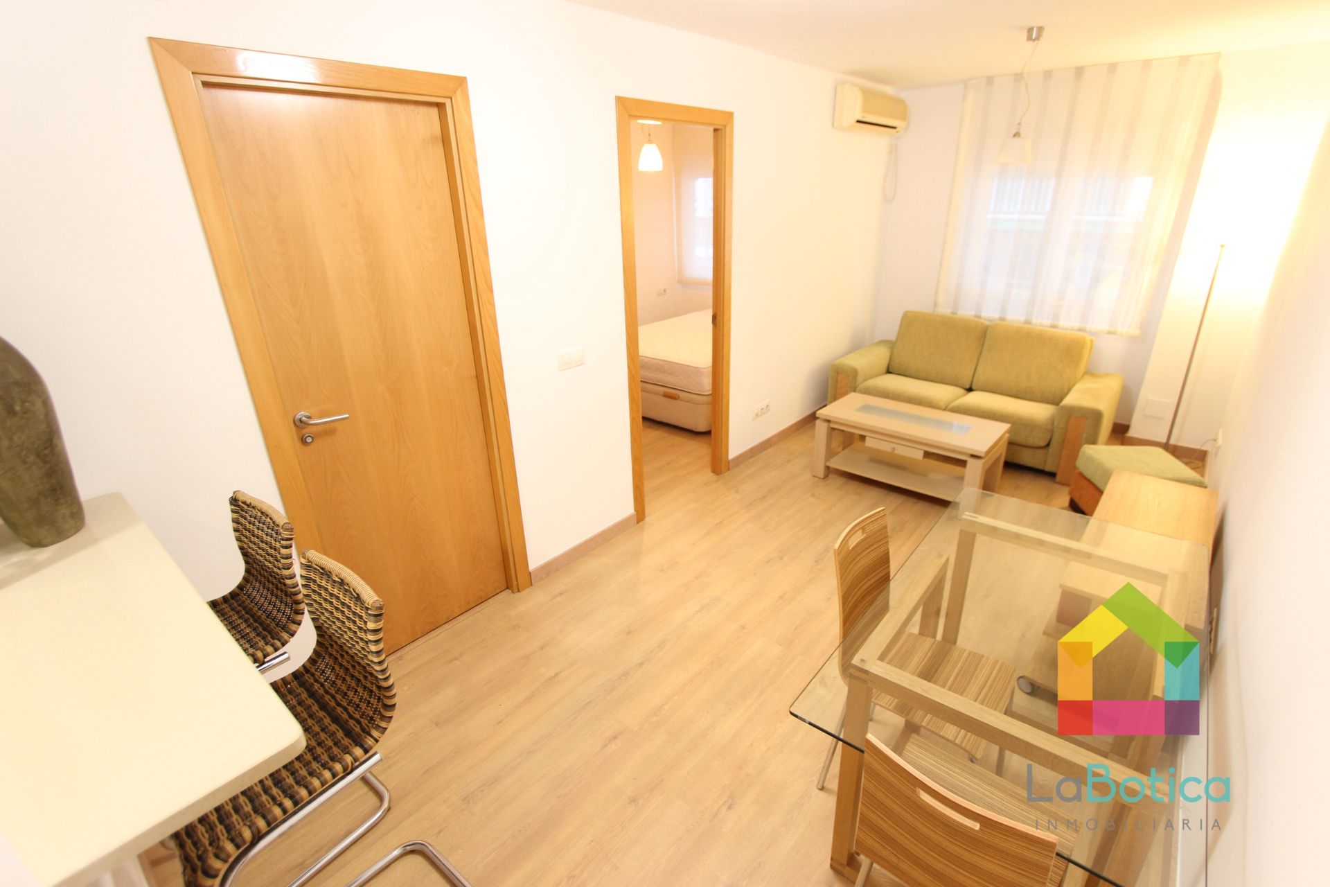 Dormitori de Apartament en venda en  Madrid Capital amb Aire condicionat, Calefacció i Moblat