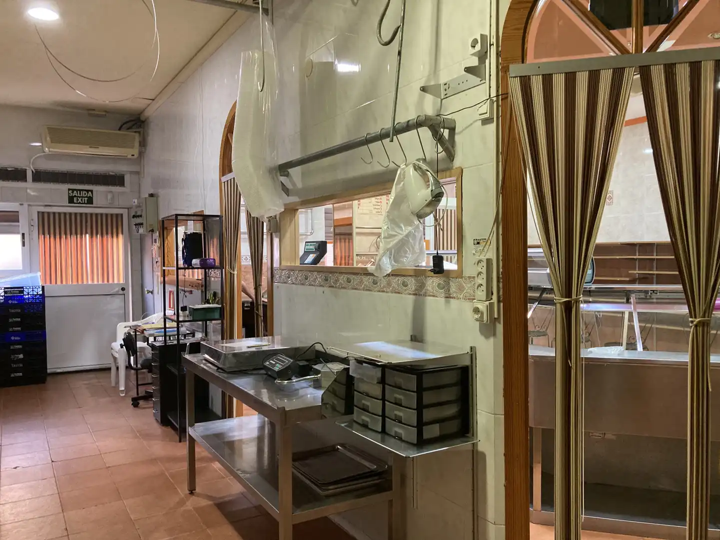 Kitchen of Commercial properties for rent in Torrent  with Air Conditioner