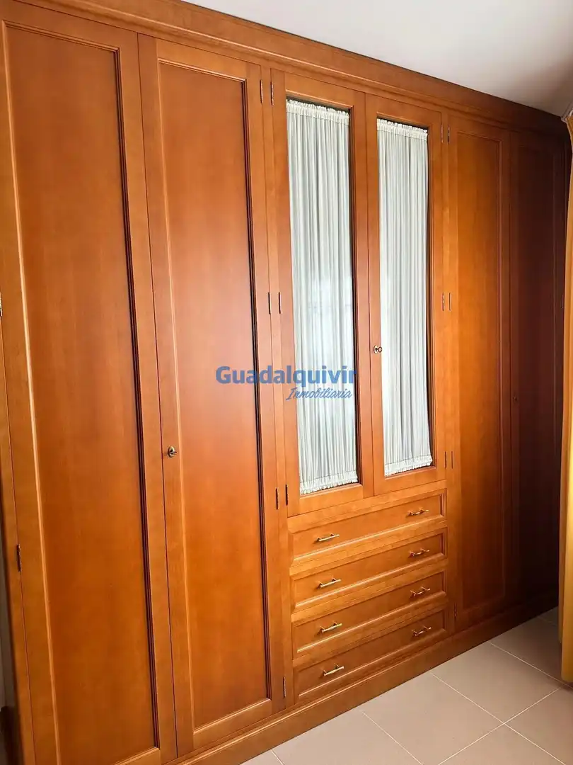 Schlafzimmer von Wohnung zur Miete in Sevilla mit Klimaanlage, Heizung und Terrasse