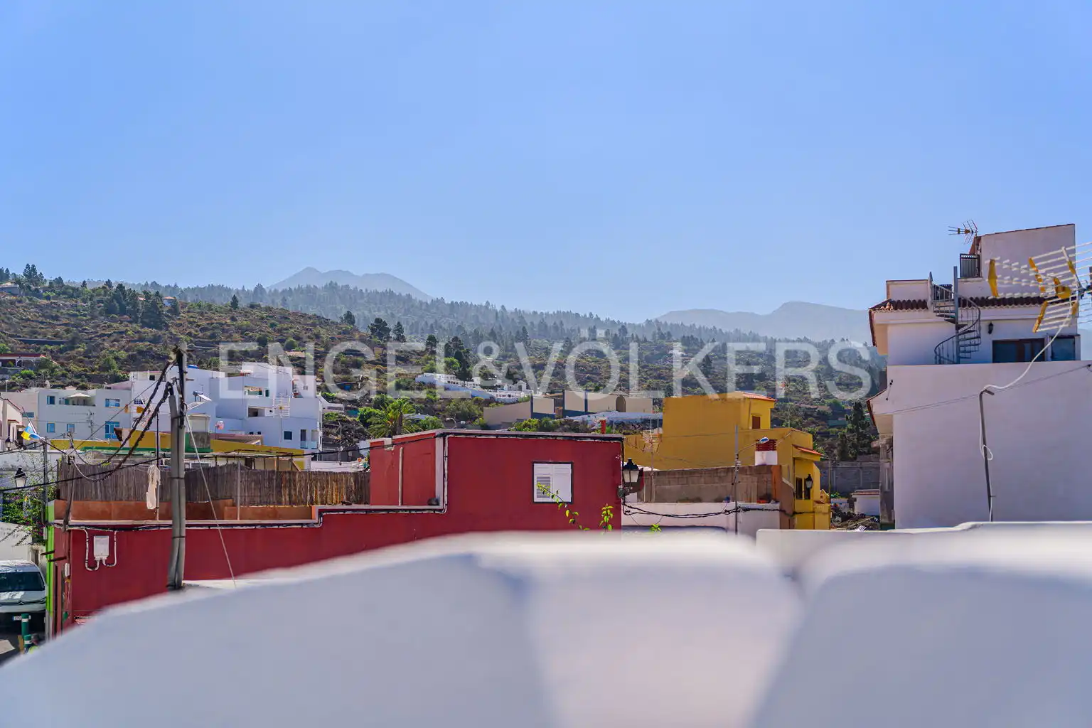 Vista exterior de Casa o xalet en venda en Guía de Isora amb Terrassa i Moblat