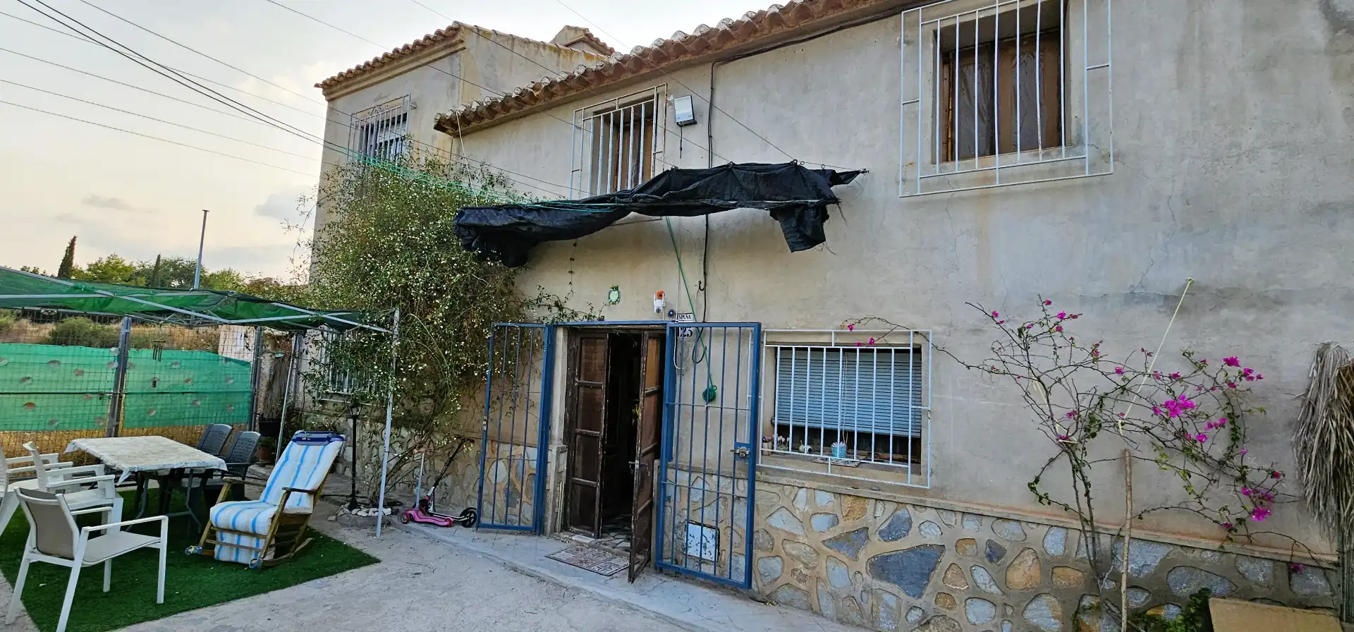 Vista exterior de Casa o xalet en venda en Totana amb Jardí privat, Terrassa i Traster