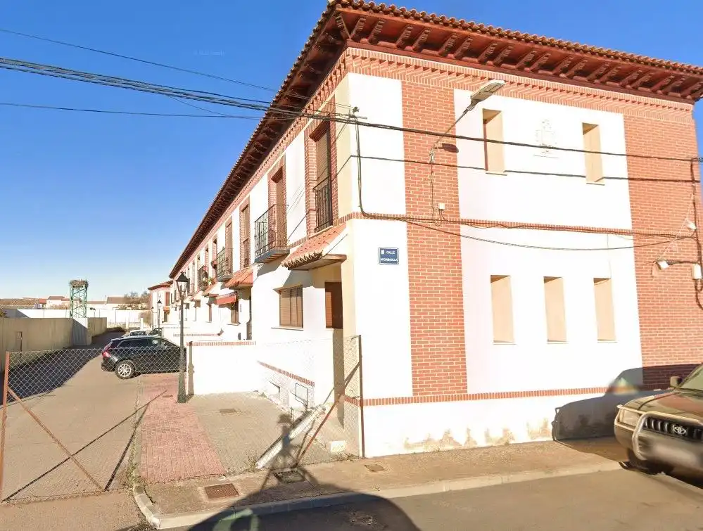 Vista exterior de Casa adosada en venta en Villamayor de Calatrava con Calefacción, Jardín privado y Terraza