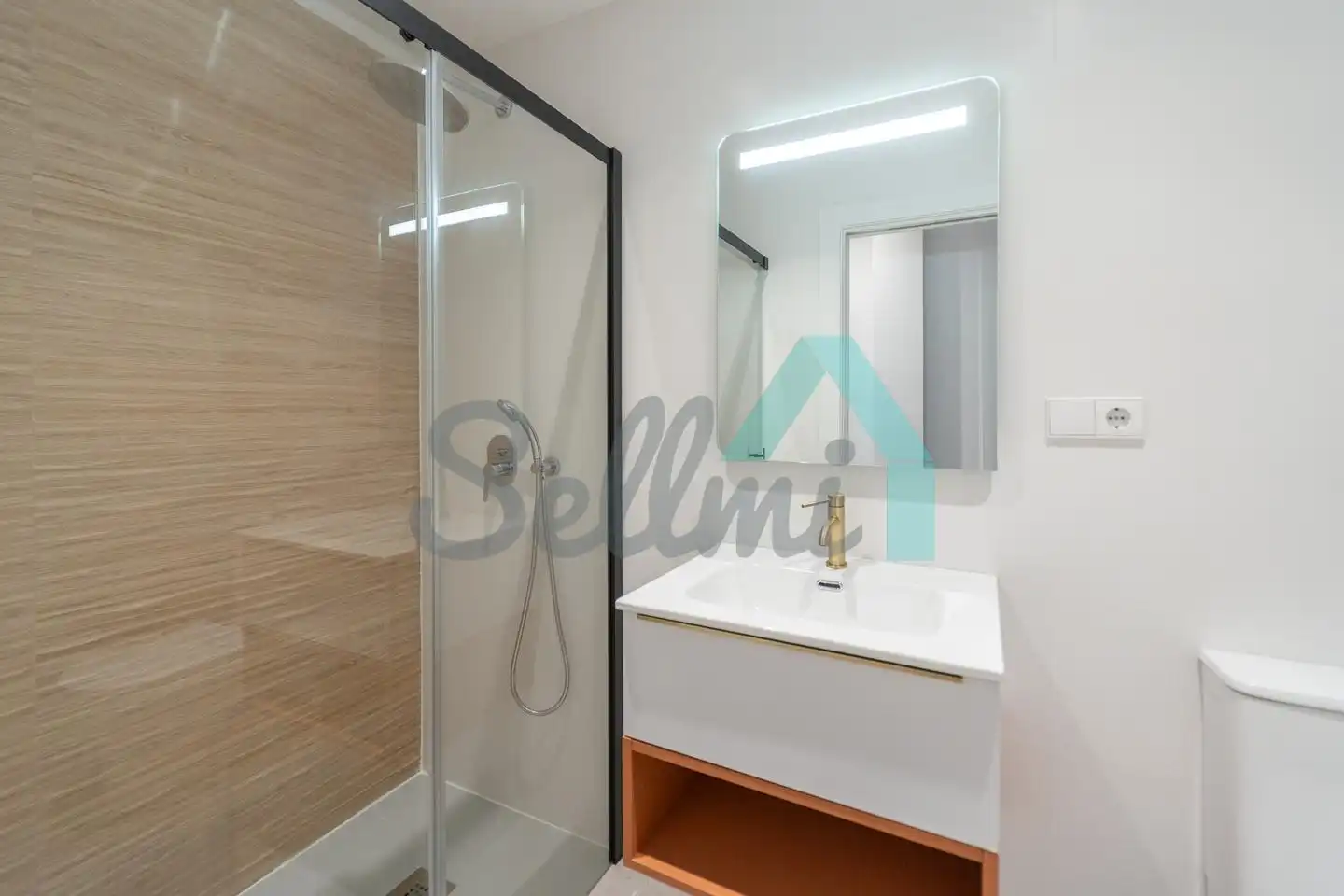 Badezimmer von Wohnung zur untervermieten in Oviedo  mit Klimaanlage, Heizung und Privatgarten