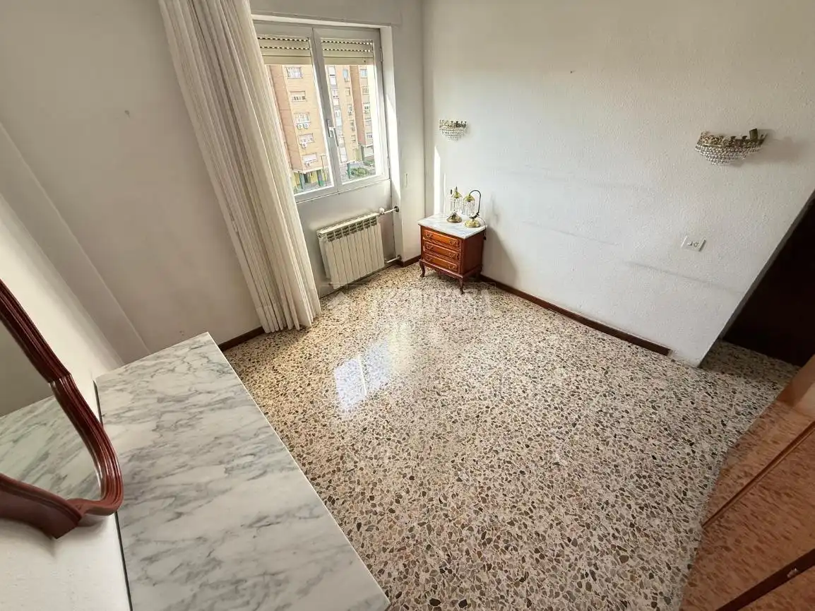 Habitación de Piso en venta en Zaragoza con Calefacción, Trastero y Balcón