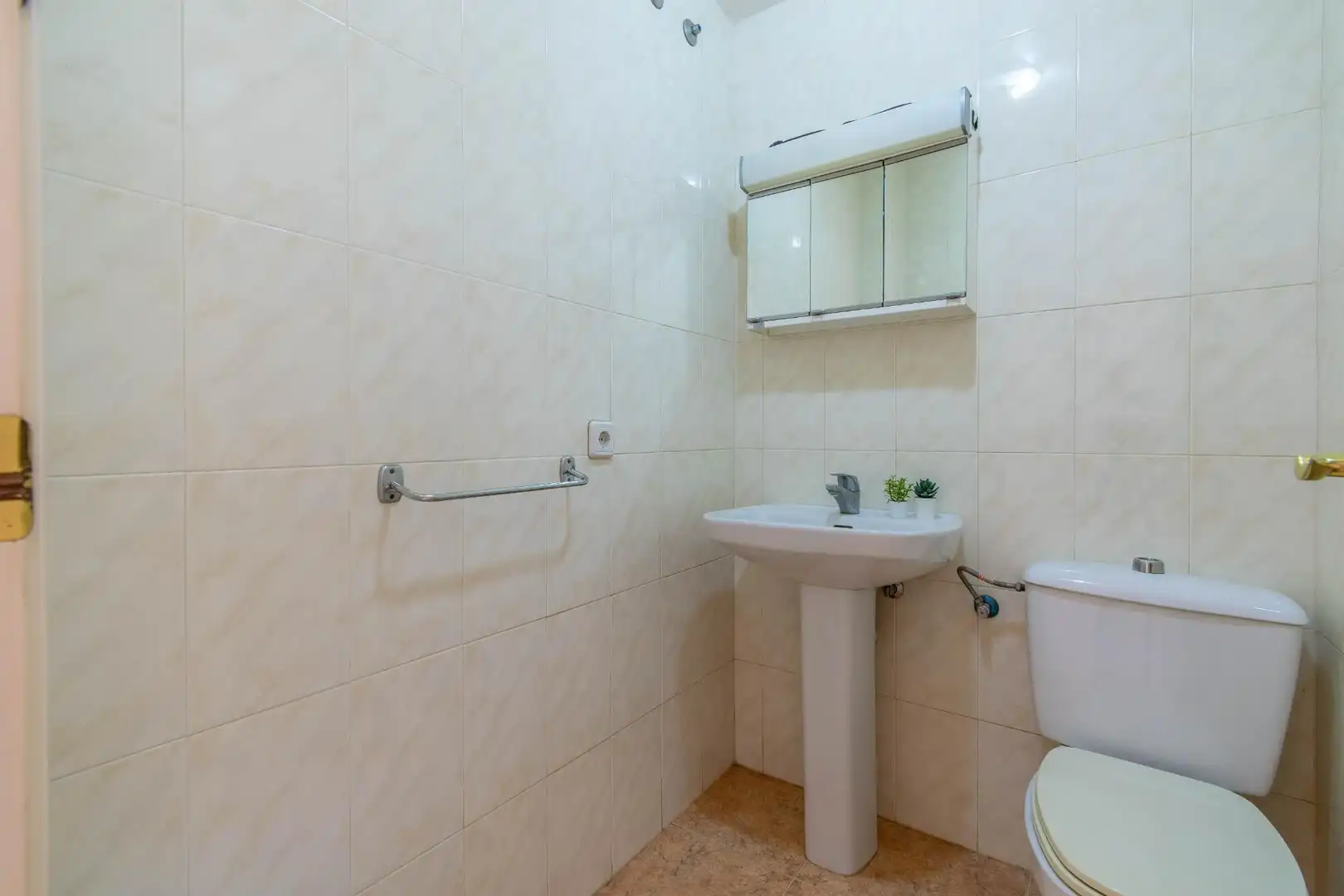 Bathroom of Flat for sale in Almería  with Terrace and Furnished