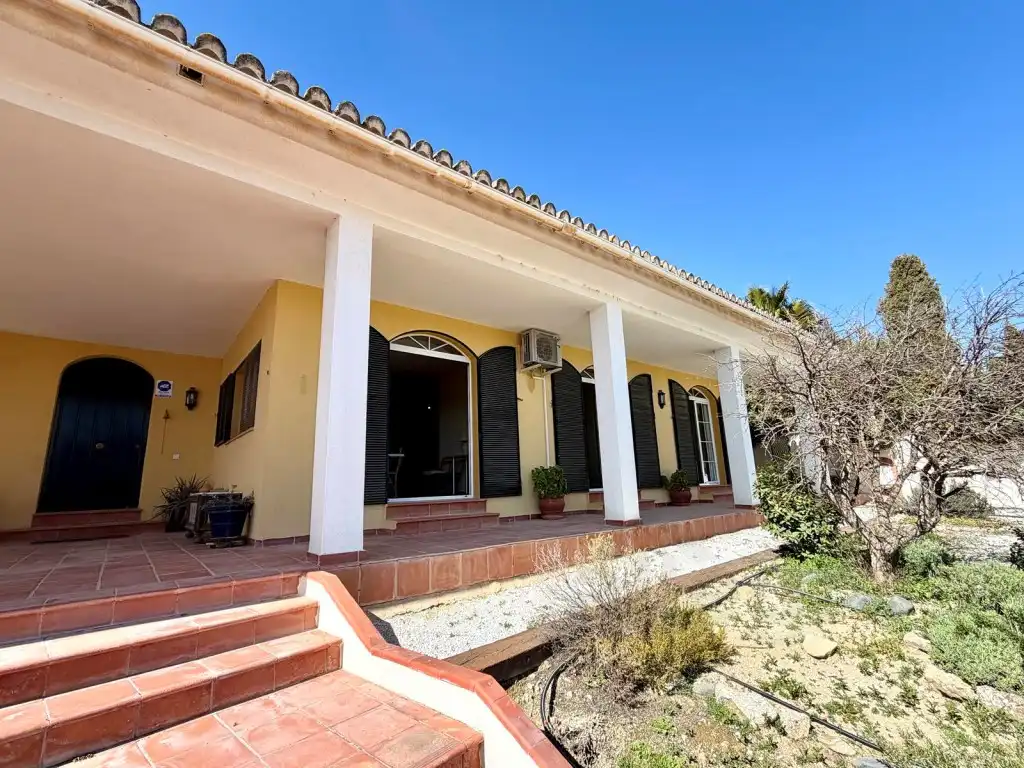 Vista exterior de Casa o chalet en venta en Las Gabias