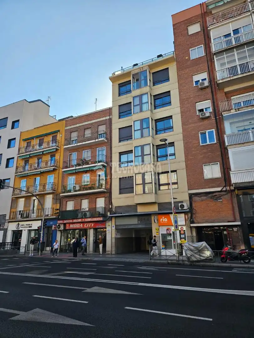 Vista exterior de Garatge en venda en Madrid