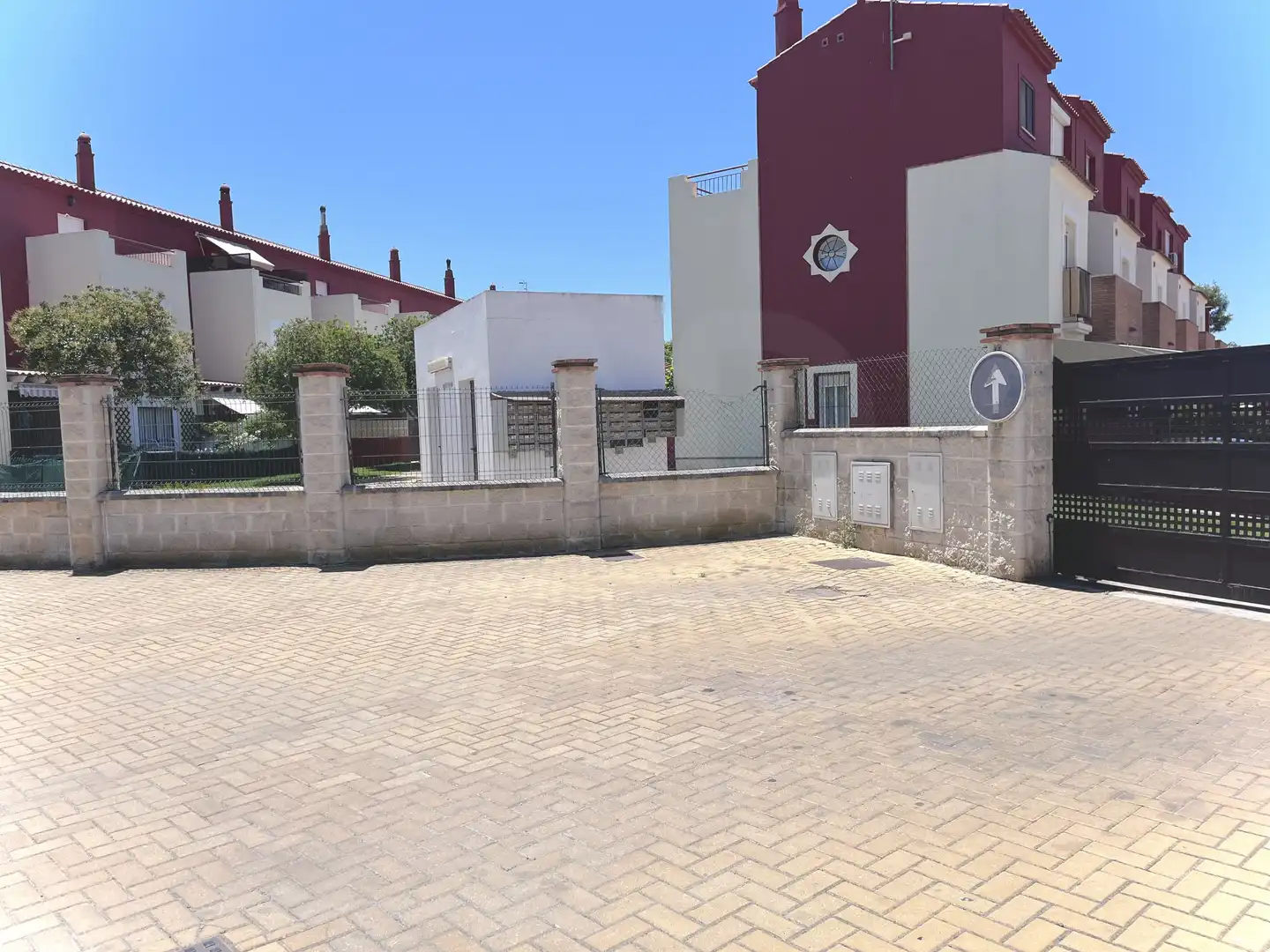 Parking de Casa adosada en venta en Ayamonte con Calefacción, Terraza y Piscina
