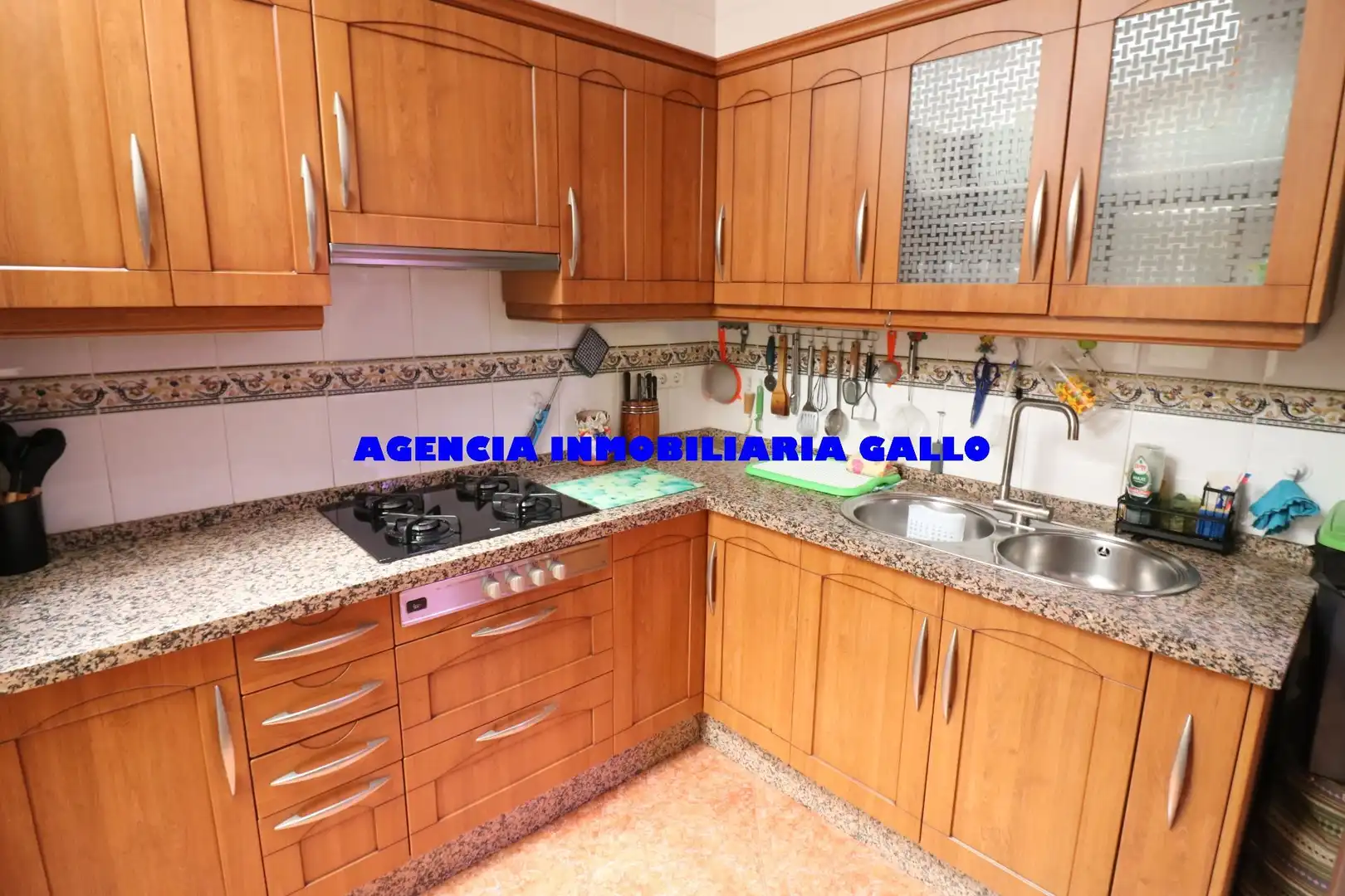 Cuina de Casa adosada en venda en Sevilla amb Aire condicionat i Traster